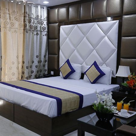Stay At Hotel Pride, Delhi, Near Karol Bagh Metro Zewnętrze zdjęcie