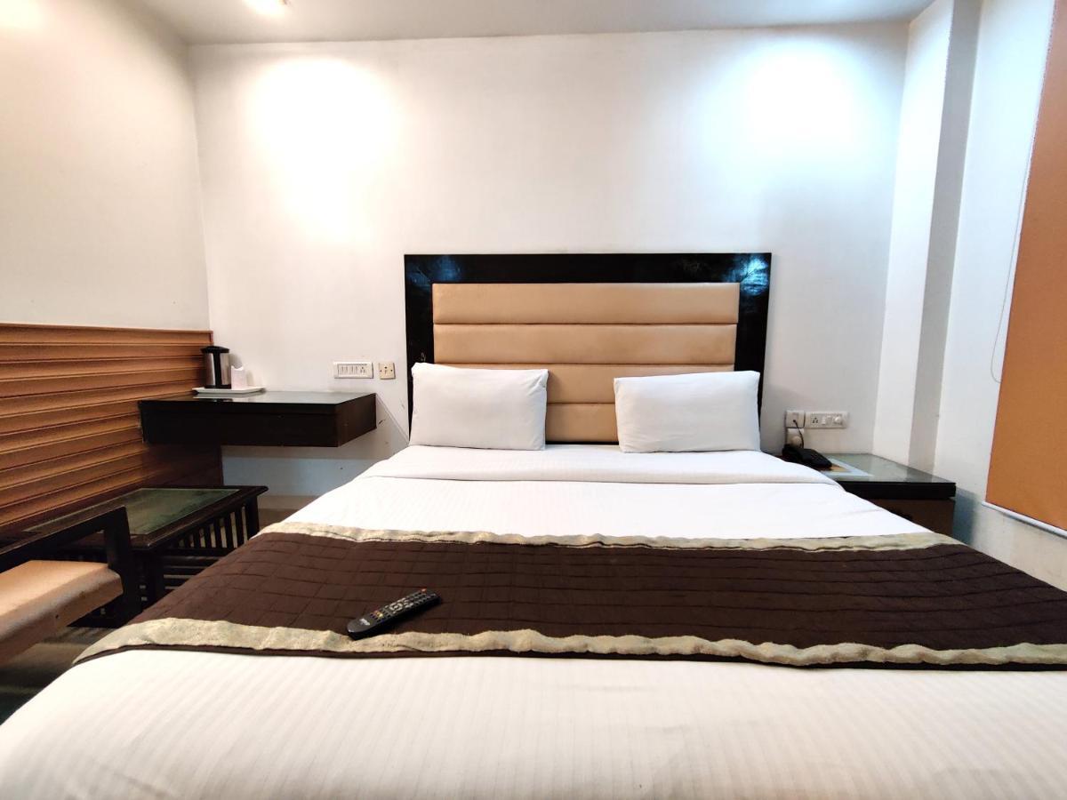 Stay At Hotel Pride, Delhi, Near Karol Bagh Metro Zewnętrze zdjęcie