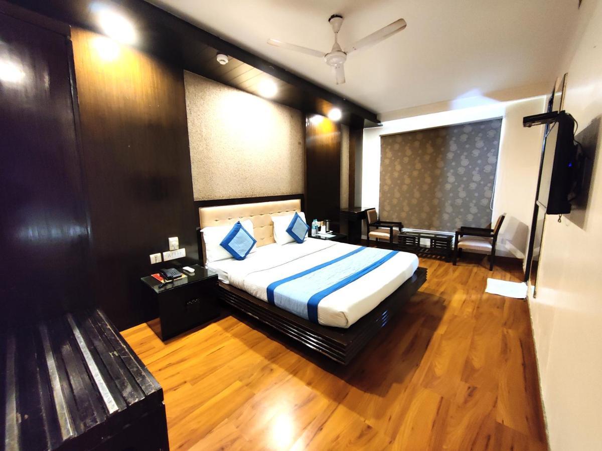Stay At Hotel Pride, Delhi, Near Karol Bagh Metro Zewnętrze zdjęcie
