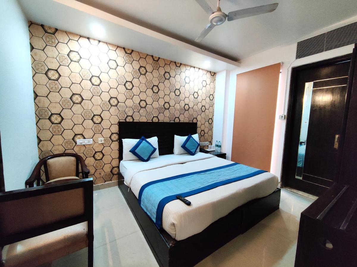 Stay At Hotel Pride, Delhi, Near Karol Bagh Metro Zewnętrze zdjęcie