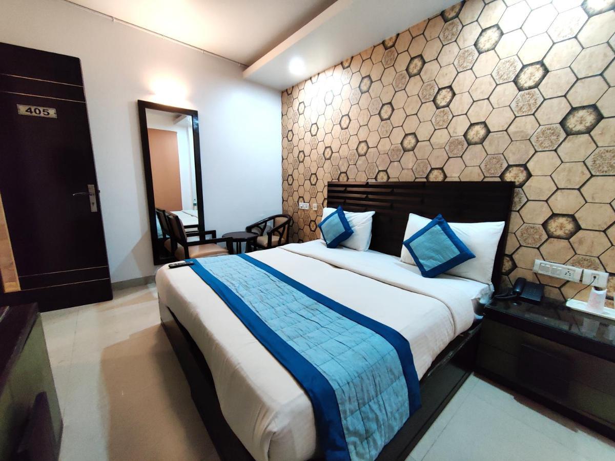 Stay At Hotel Pride, Delhi, Near Karol Bagh Metro Zewnętrze zdjęcie