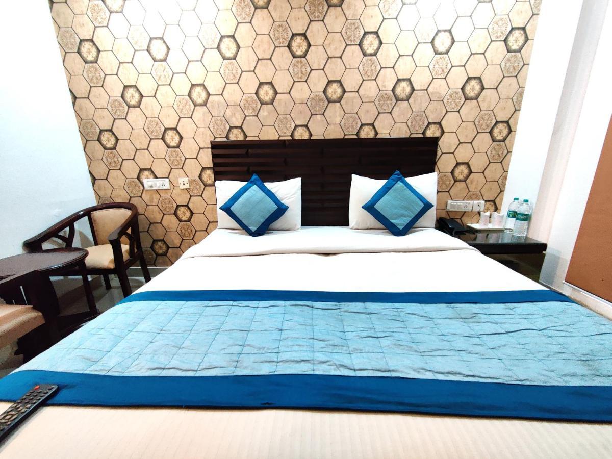 Stay At Hotel Pride, Delhi, Near Karol Bagh Metro Zewnętrze zdjęcie
