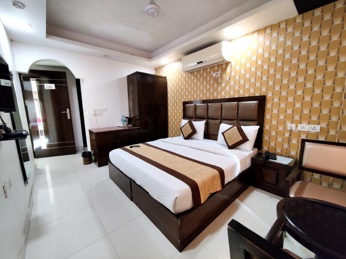 Stay At Hotel Pride, Delhi, Near Karol Bagh Metro Zewnętrze zdjęcie