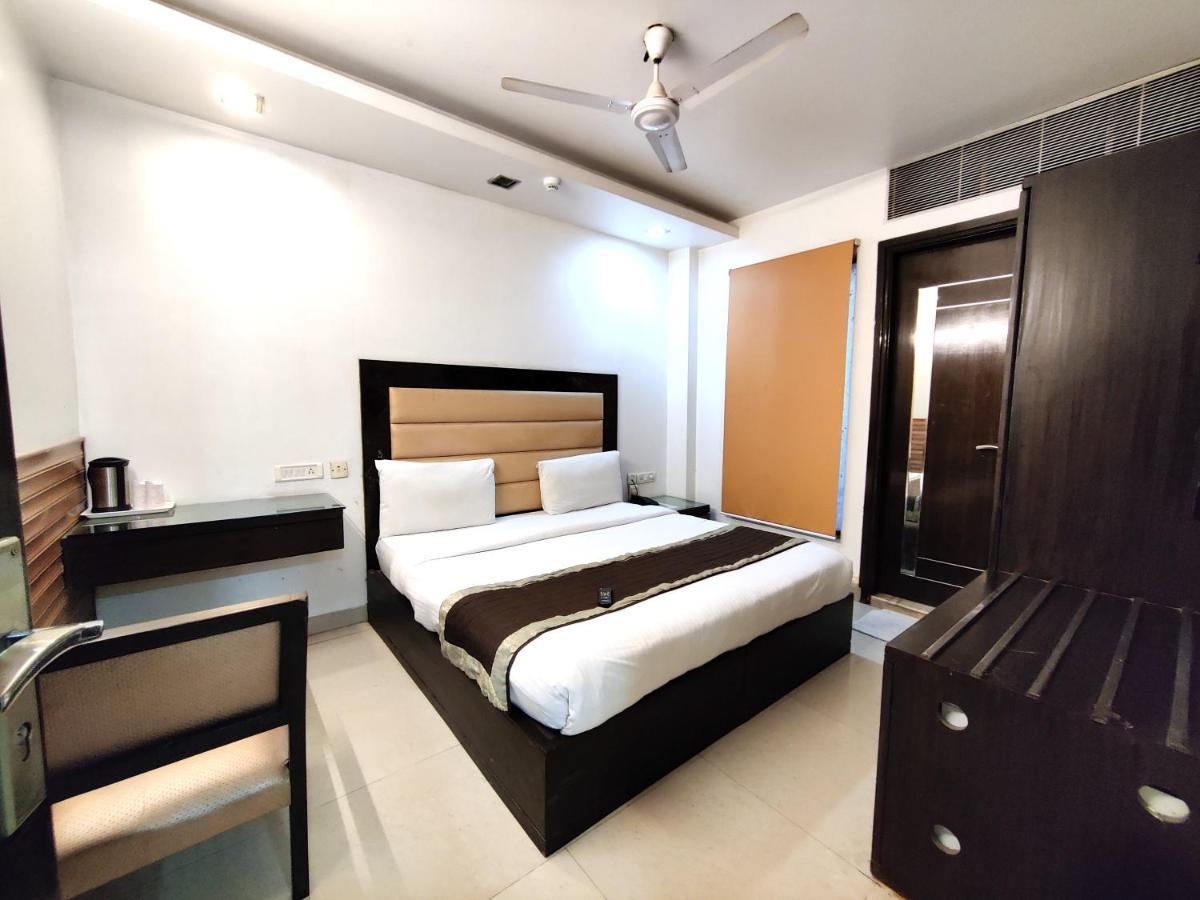 Stay At Hotel Pride, Delhi, Near Karol Bagh Metro Zewnętrze zdjęcie