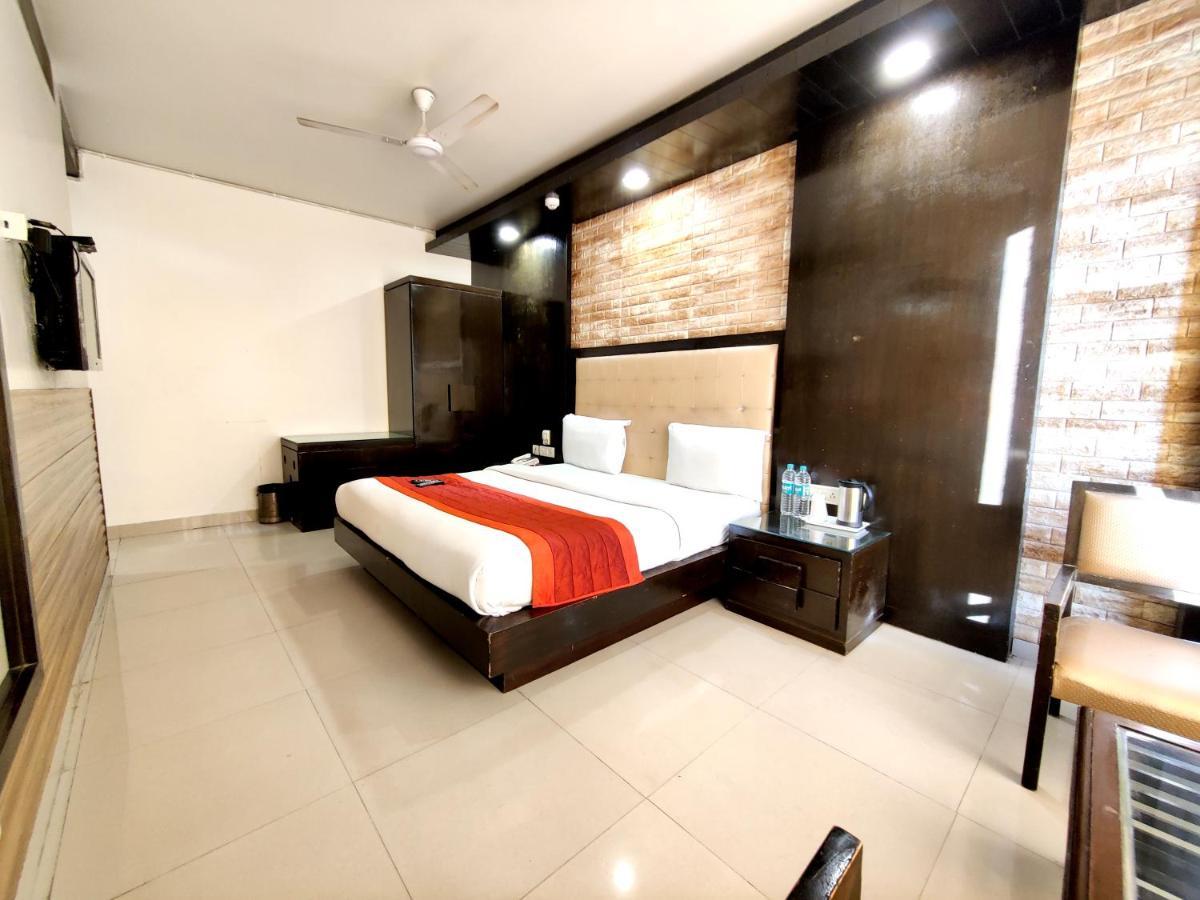 Stay At Hotel Pride, Delhi, Near Karol Bagh Metro Zewnętrze zdjęcie