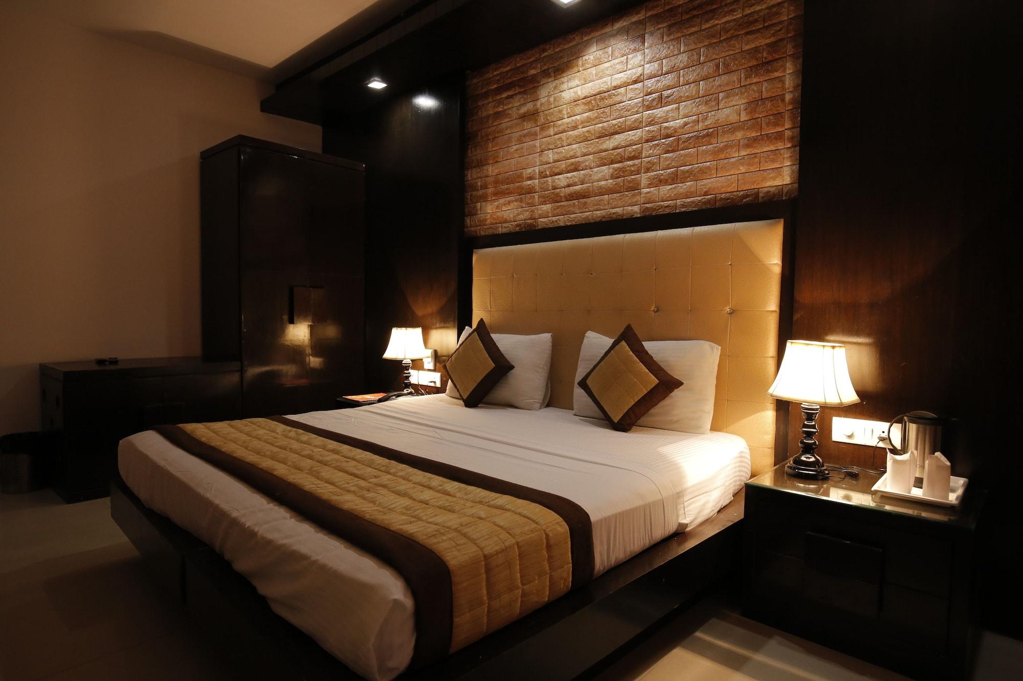 Stay At Hotel Pride, Delhi, Near Karol Bagh Metro Zewnętrze zdjęcie