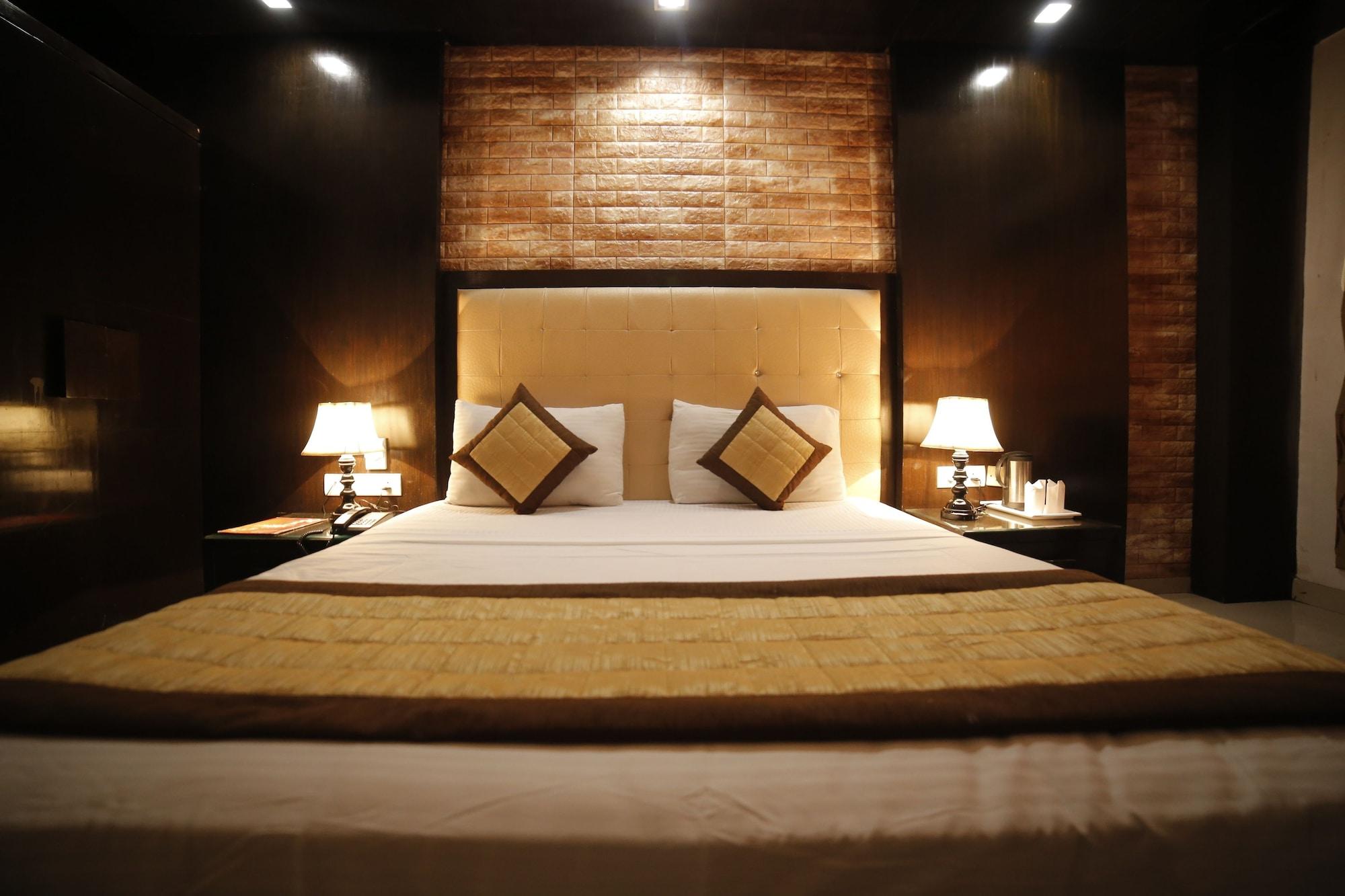 Stay At Hotel Pride, Delhi, Near Karol Bagh Metro Zewnętrze zdjęcie