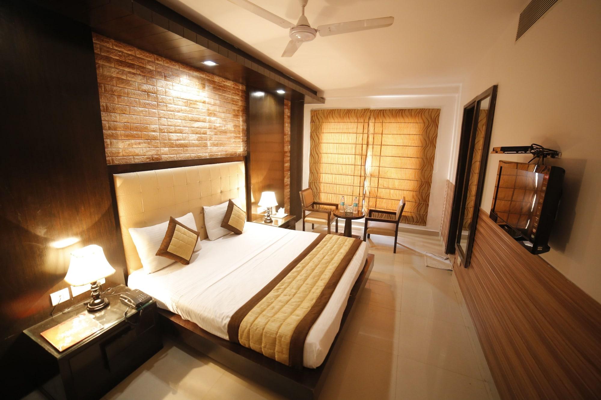 Stay At Hotel Pride, Delhi, Near Karol Bagh Metro Zewnętrze zdjęcie