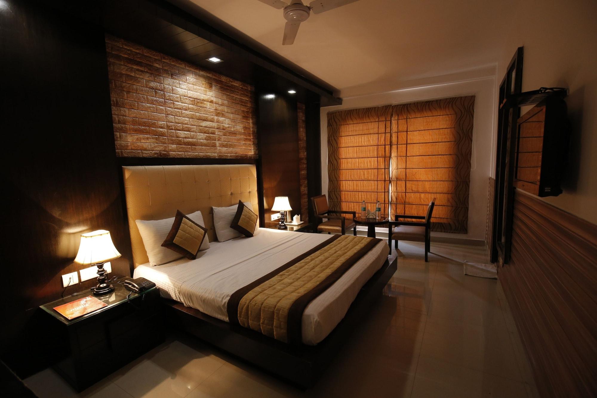 Stay At Hotel Pride, Delhi, Near Karol Bagh Metro Zewnętrze zdjęcie