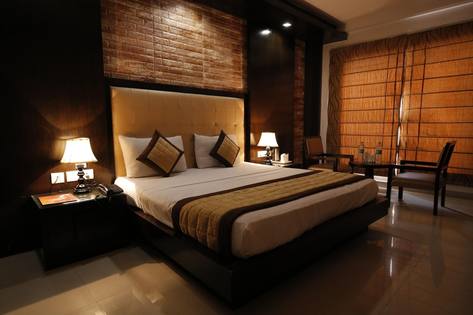 Stay At Hotel Pride, Delhi, Near Karol Bagh Metro Zewnętrze zdjęcie