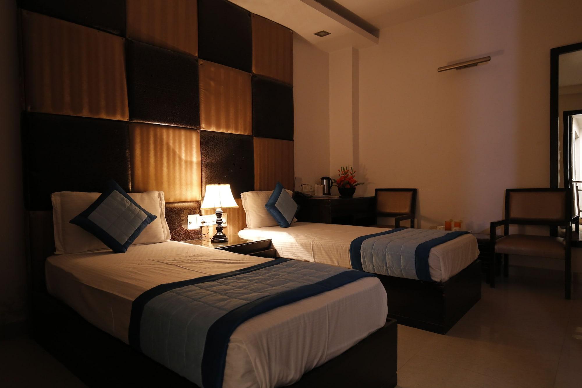 Stay At Hotel Pride, Delhi, Near Karol Bagh Metro Zewnętrze zdjęcie