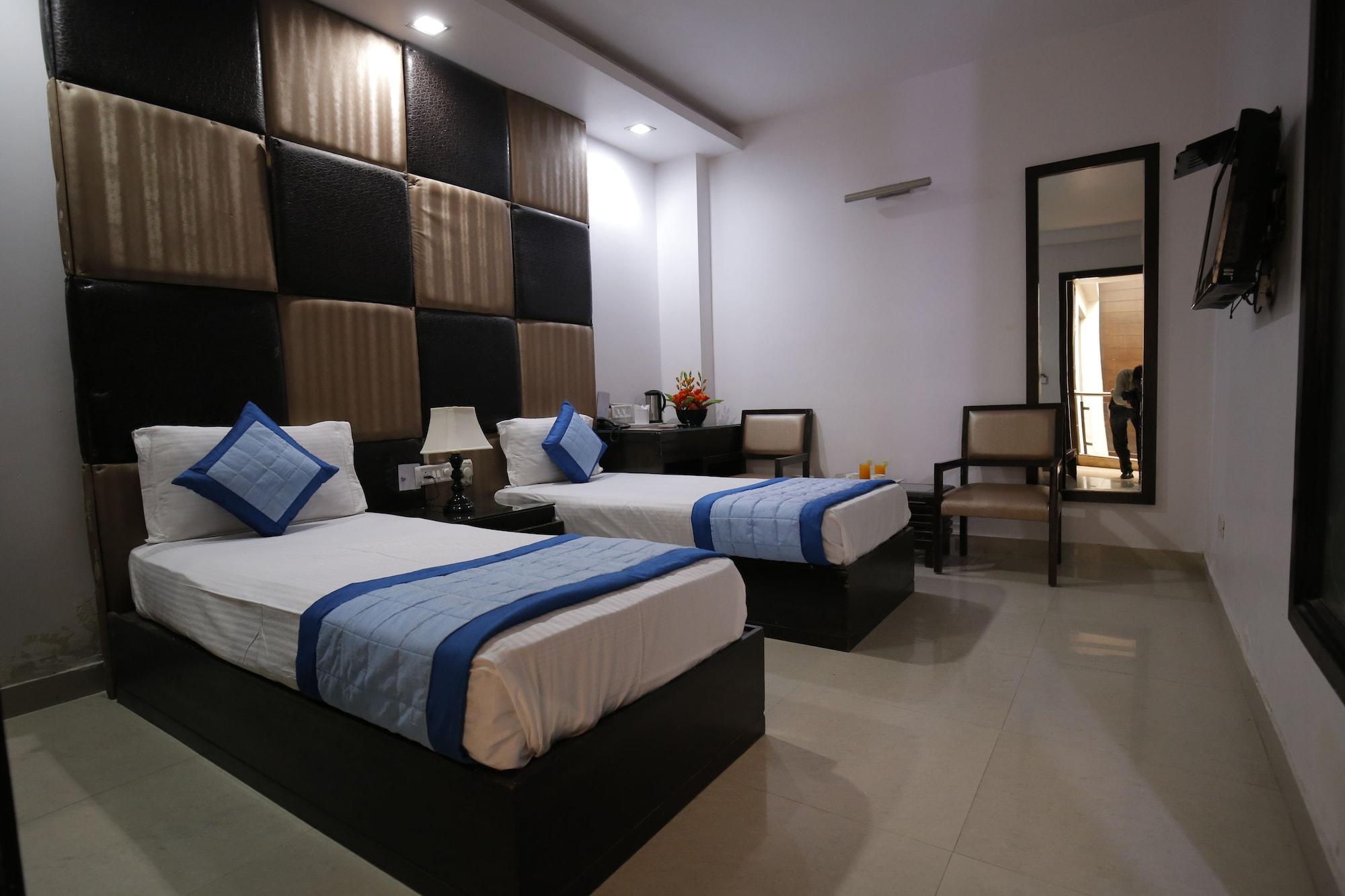 Stay At Hotel Pride, Delhi, Near Karol Bagh Metro Zewnętrze zdjęcie
