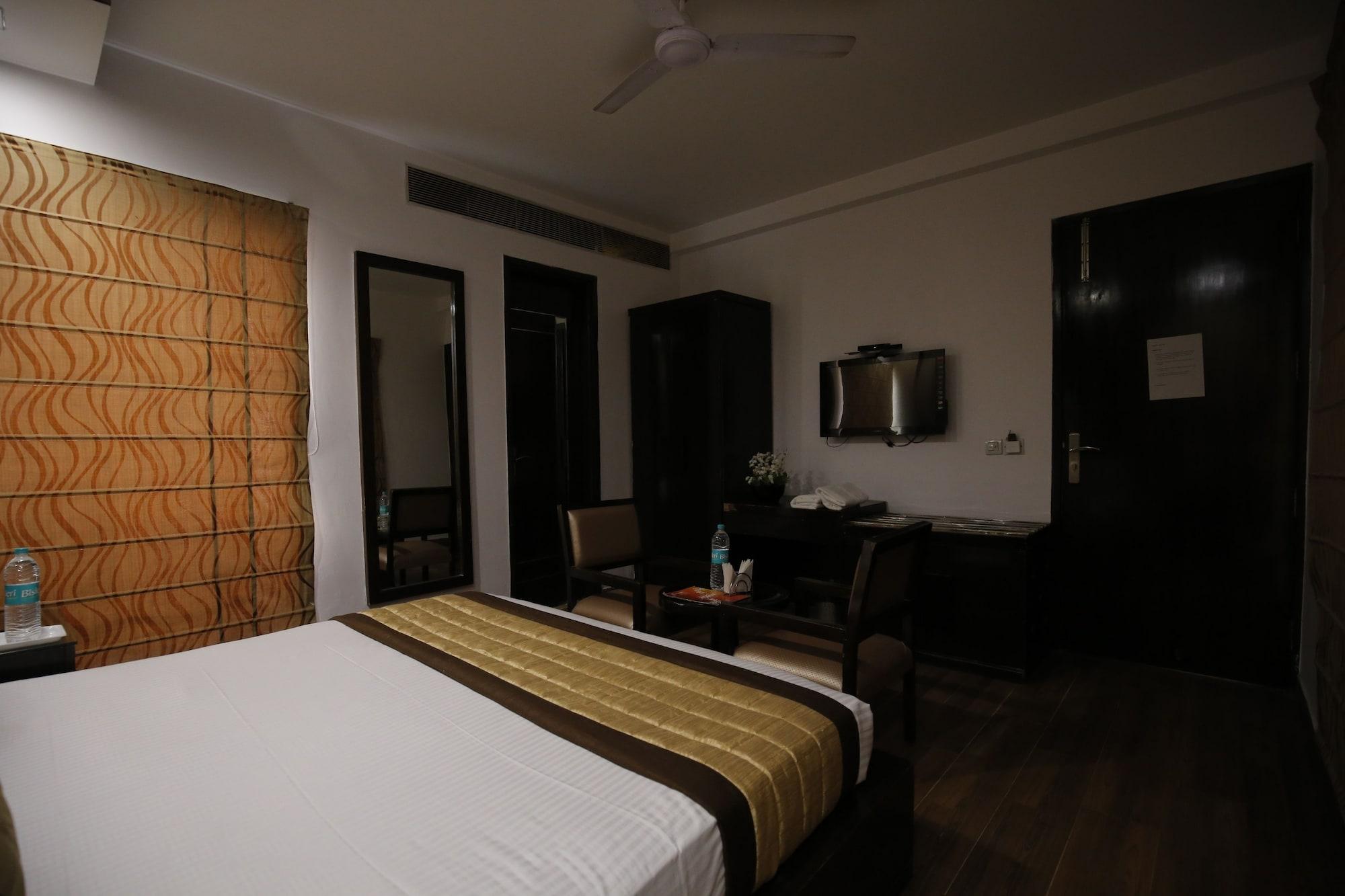 Stay At Hotel Pride, Delhi, Near Karol Bagh Metro Zewnętrze zdjęcie