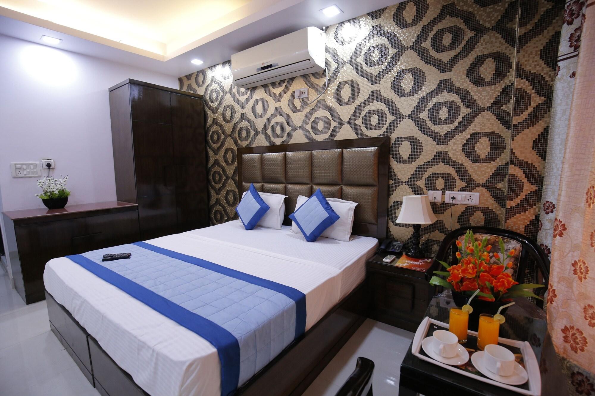 Stay At Hotel Pride, Delhi, Near Karol Bagh Metro Zewnętrze zdjęcie