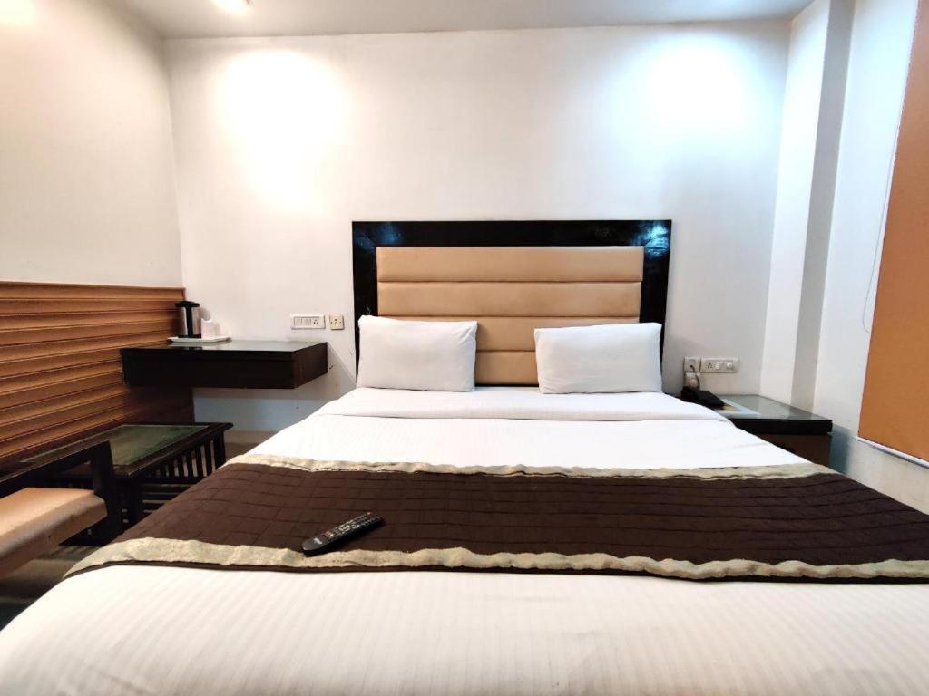 Stay At Hotel Pride, Delhi, Near Karol Bagh Metro Zewnętrze zdjęcie