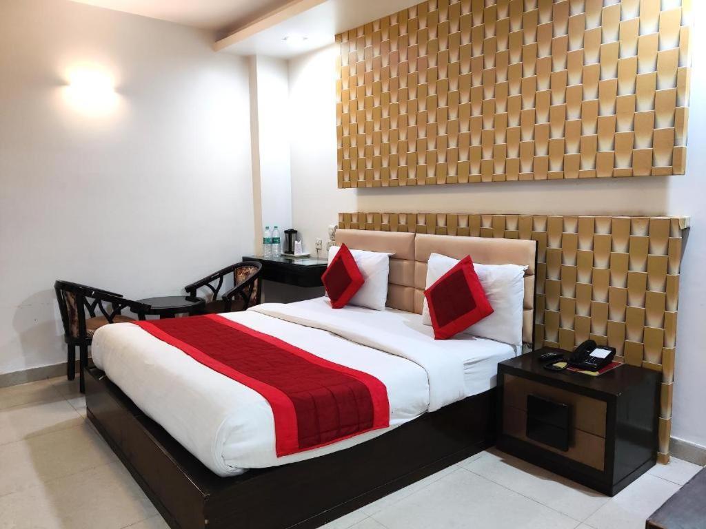 Stay At Hotel Pride, Delhi, Near Karol Bagh Metro Zewnętrze zdjęcie