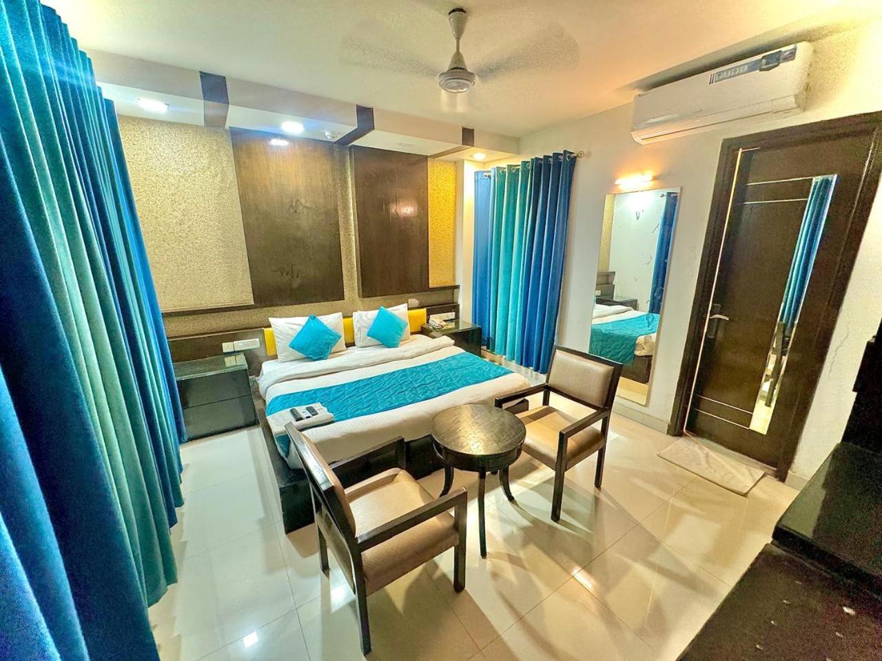 Stay At Hotel Pride, Delhi, Near Karol Bagh Metro Zewnętrze zdjęcie