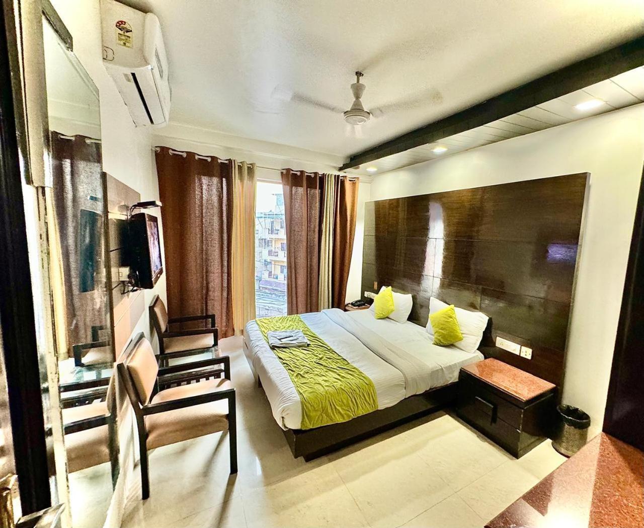 Stay At Hotel Pride, Delhi, Near Karol Bagh Metro Zewnętrze zdjęcie