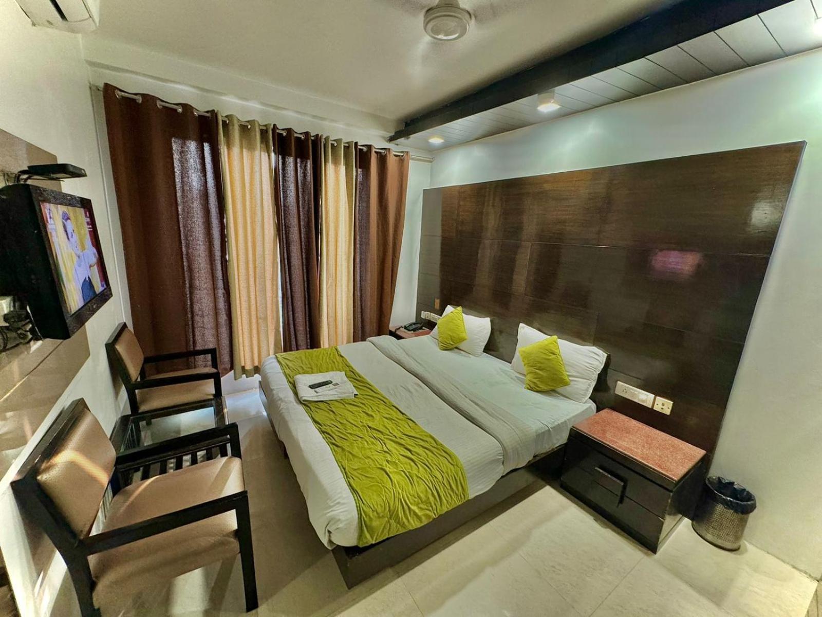 Stay At Hotel Pride, Delhi, Near Karol Bagh Metro Zewnętrze zdjęcie