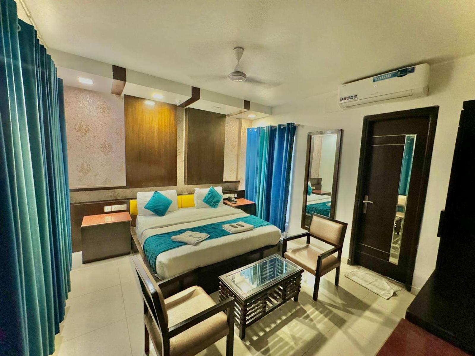 Stay At Hotel Pride, Delhi, Near Karol Bagh Metro Zewnętrze zdjęcie