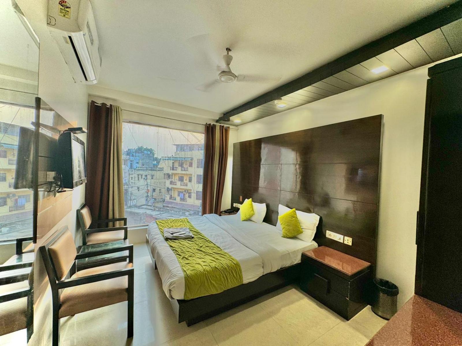 Stay At Hotel Pride, Delhi, Near Karol Bagh Metro Zewnętrze zdjęcie