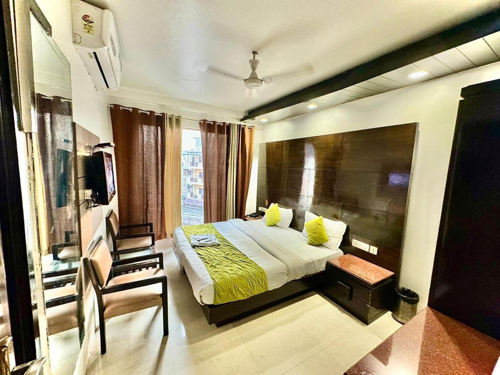 Stay At Hotel Pride, Delhi, Near Karol Bagh Metro Zewnętrze zdjęcie