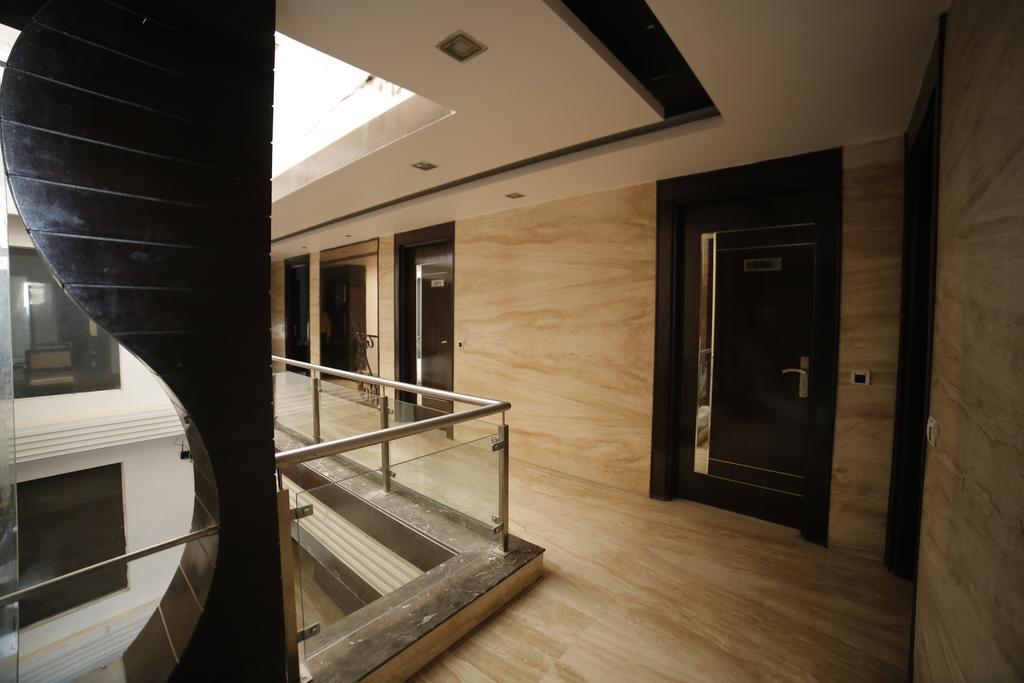 Stay At Hotel Pride, Delhi, Near Karol Bagh Metro Zewnętrze zdjęcie